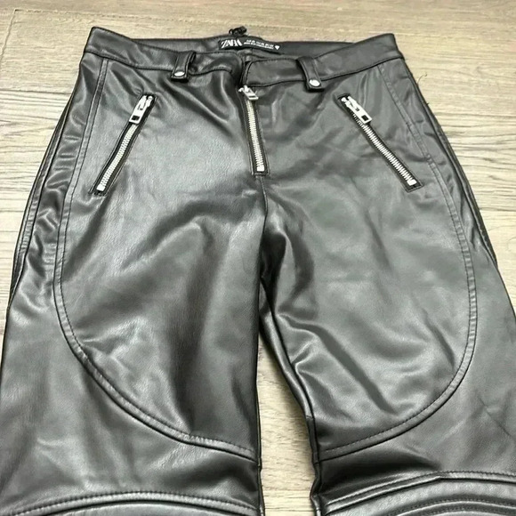 ✨🆕Zara🆕✨ | Black faux  leather zippered moto lined pants with padded knees - Picture 6 of 16